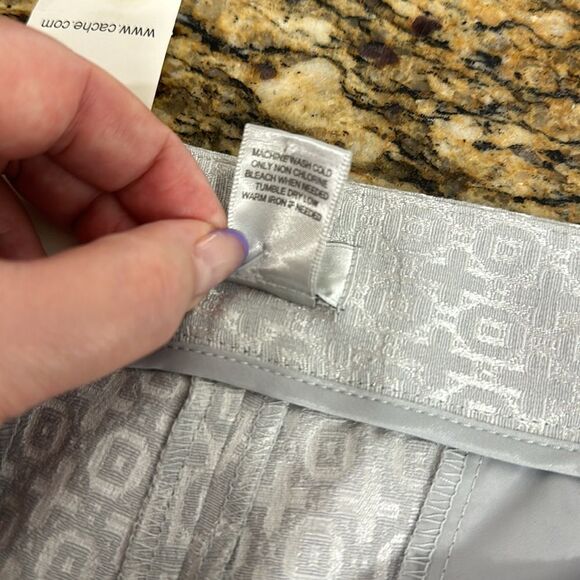 Cache Geo Pattern Flat Front Mid Rise Shorts In Silver Gray Size 10 - Picture 5 of 8